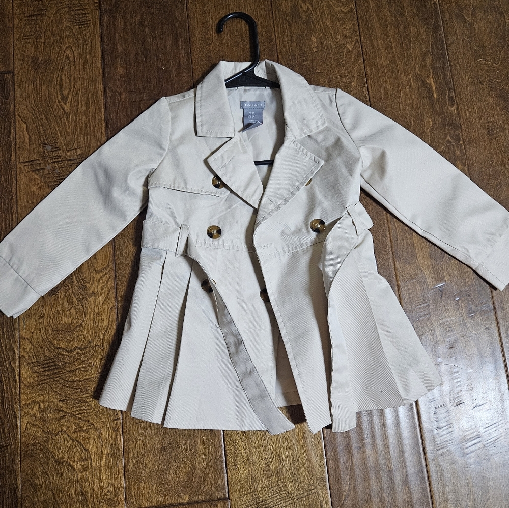 🎁🎁3/$20🎁🎁Tahari Cream Button-Up Coat